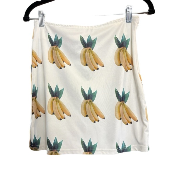 Stylenanda banana print crop top & miniskirt set - Picture 4 of 7